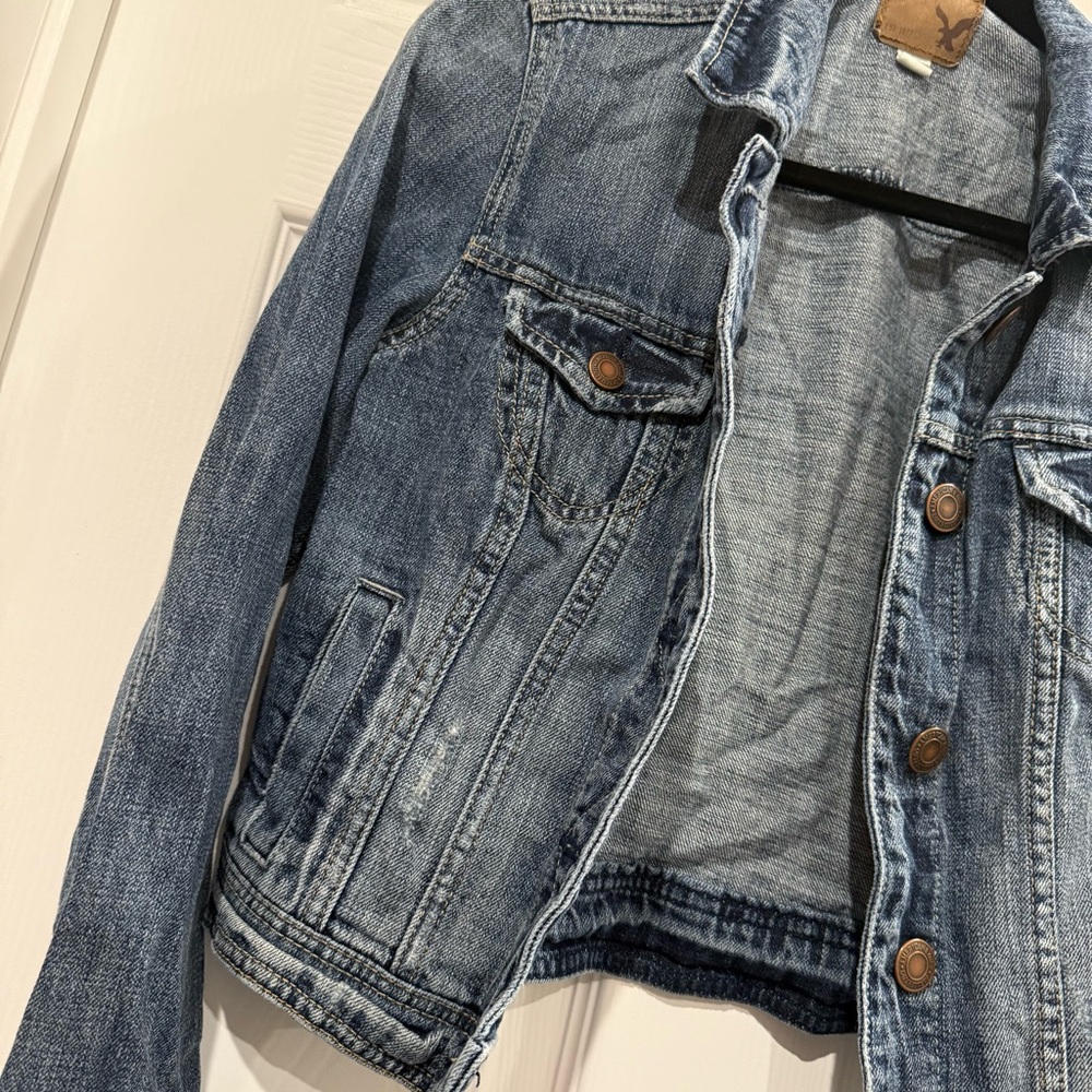 American Eagle Cropped Denim Jacket - Picture 3 of 13